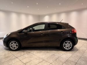 Kia Rio 2013 VS